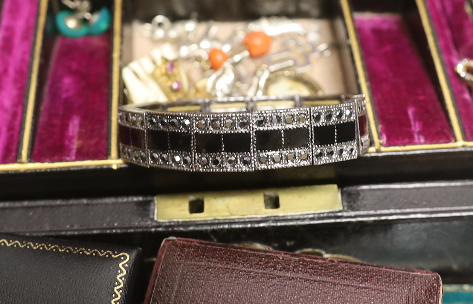 A small group of sundry jewellery including mainly costume, together with a silver and mother of pearl fruit knife, pinchbeck brooch and a quantity of assorted jewellery boxes.